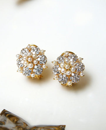 sk_1008 Floral Pearl and Crystal Cluster Stud Earrings