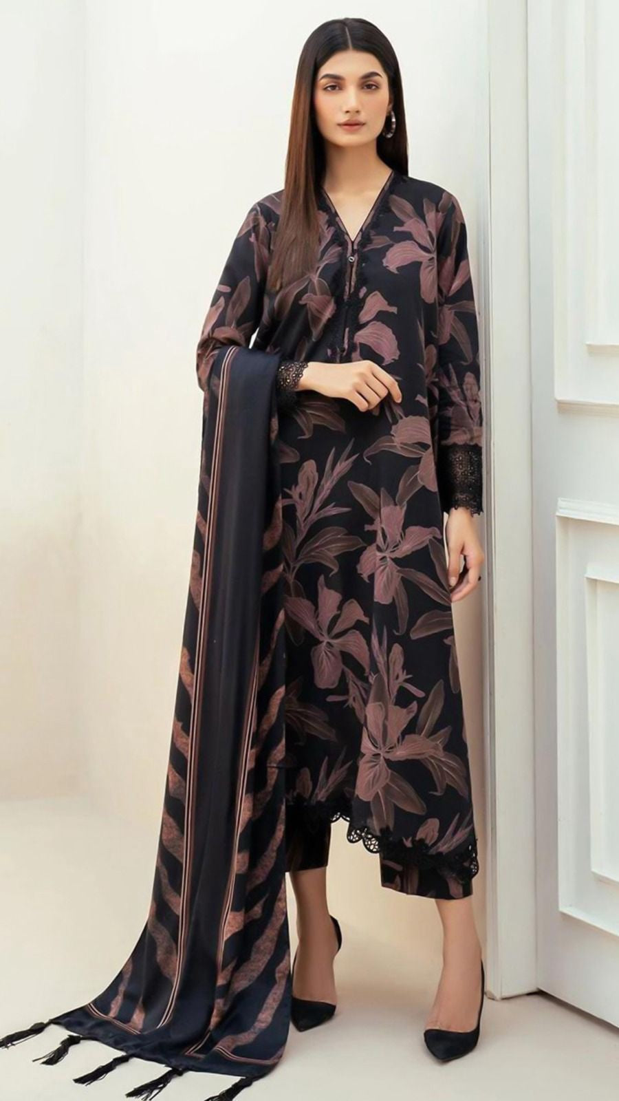 Embroidered lawn 3-piece dress